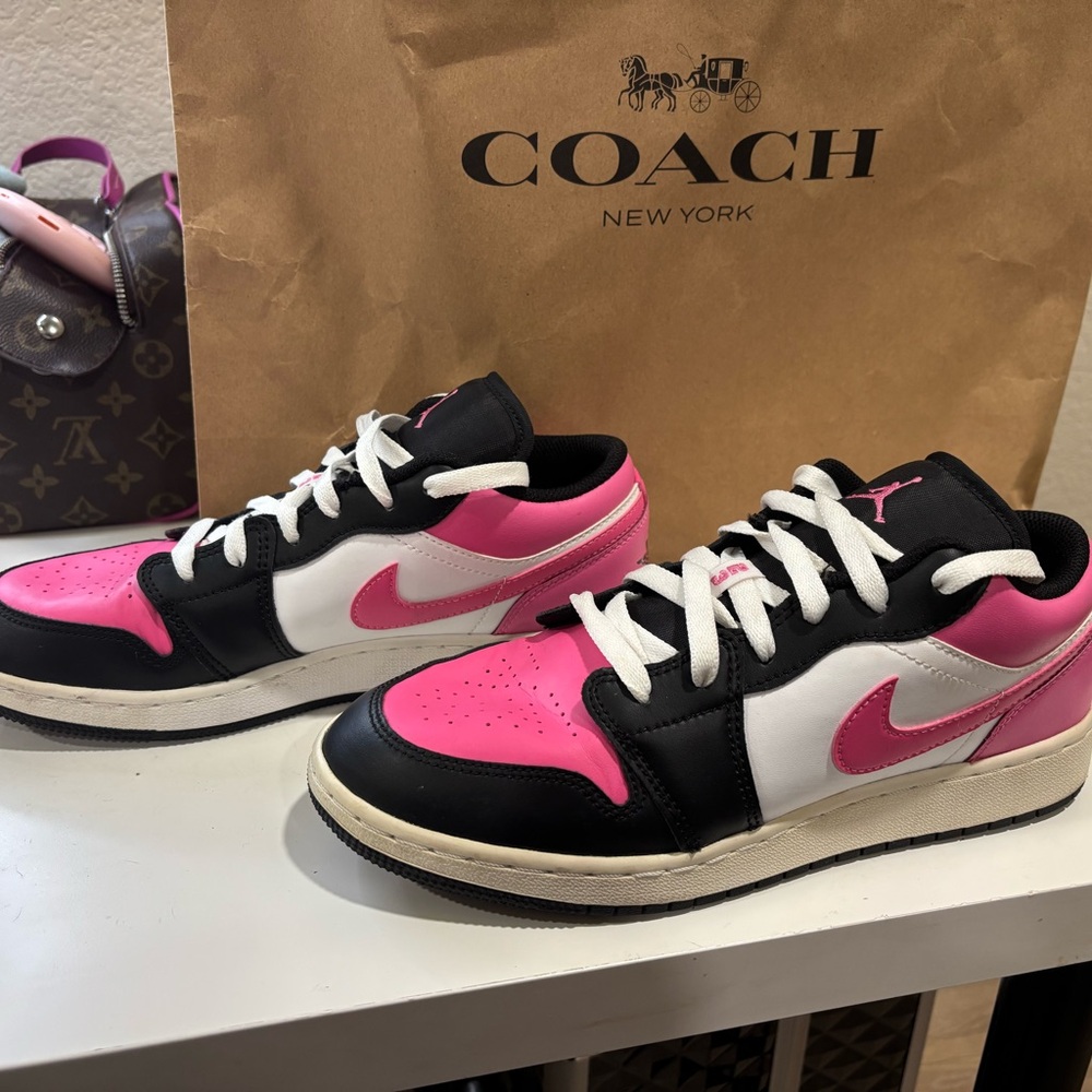 Nike Jordan 1 pink and black Sneakers